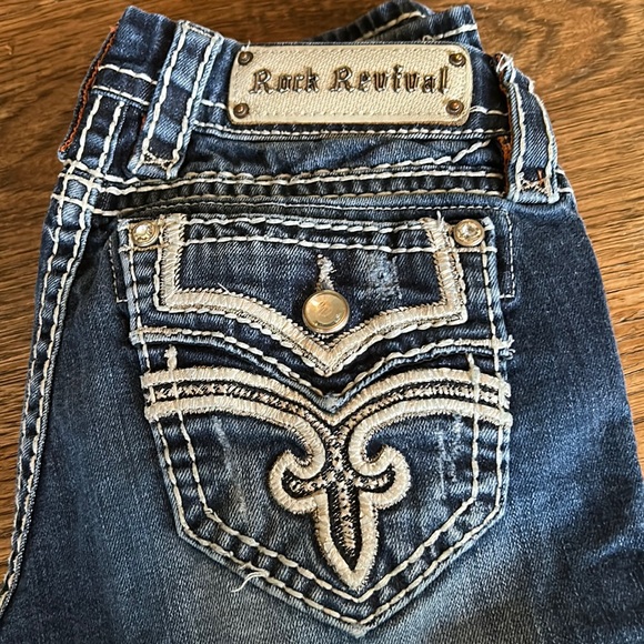 ❤️❤️HP❤️❤️Rock Revival Raven Straight Jeans - Picture 1 of 7